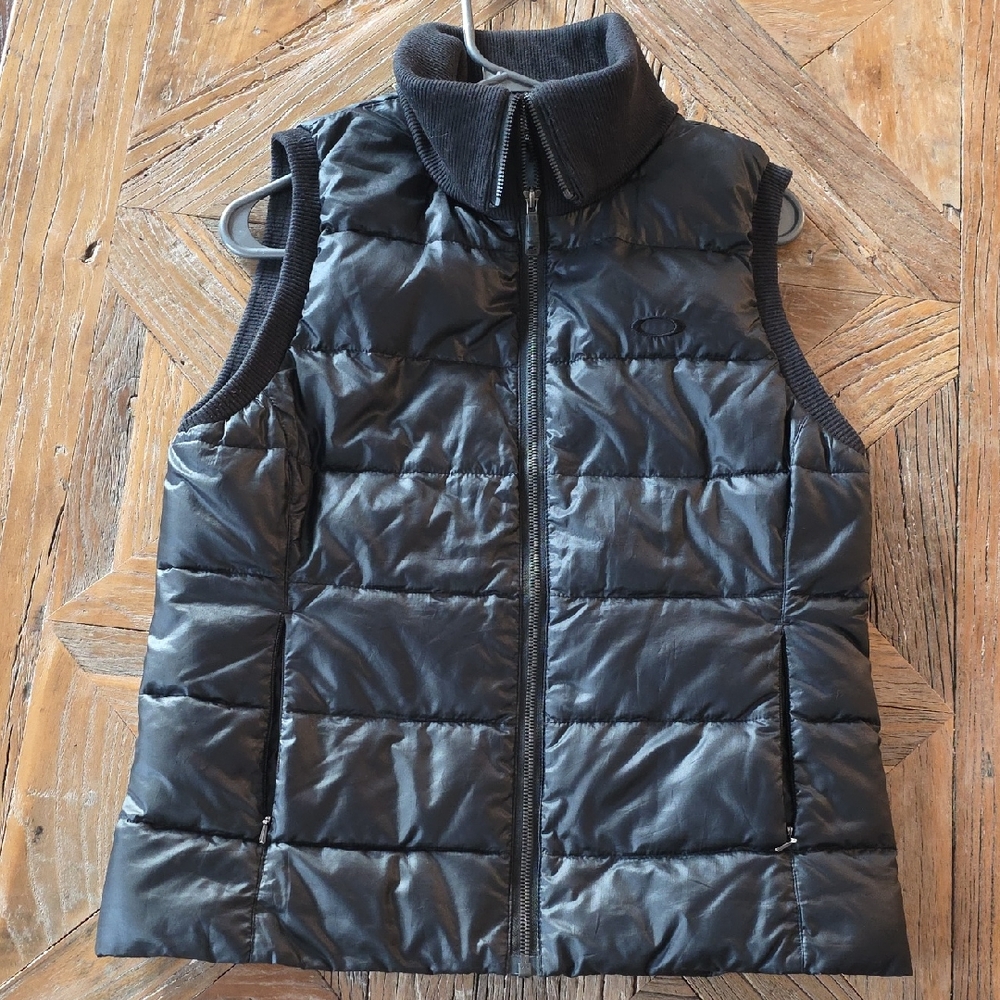 OAKLEY puffer vest, Med